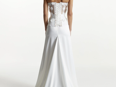 Choosing a Wedding Dress with a Floor-Length Skirt for the Perfect Look