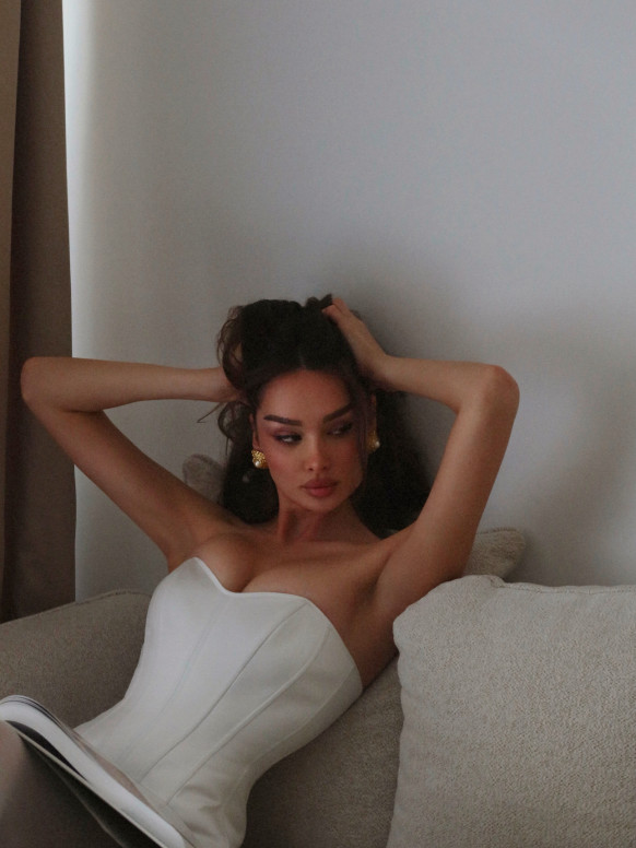 Атласний корсет в білому кольорі <span>Scarlet</span>