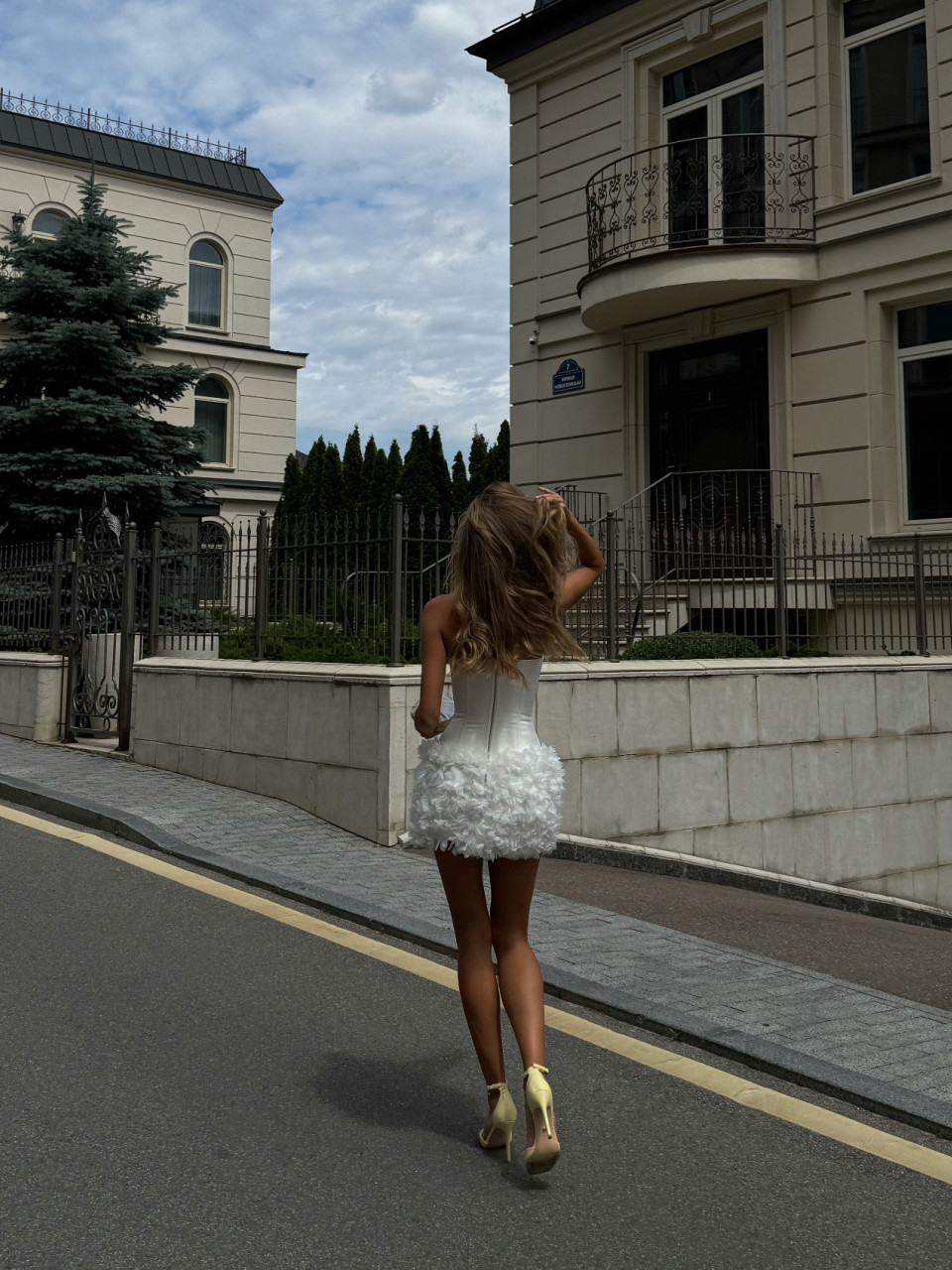 White Dress <span>Lily</span>