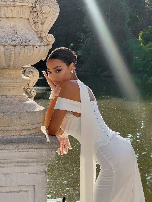 Атласний корсет в білому кольорі <span>Soren</span>