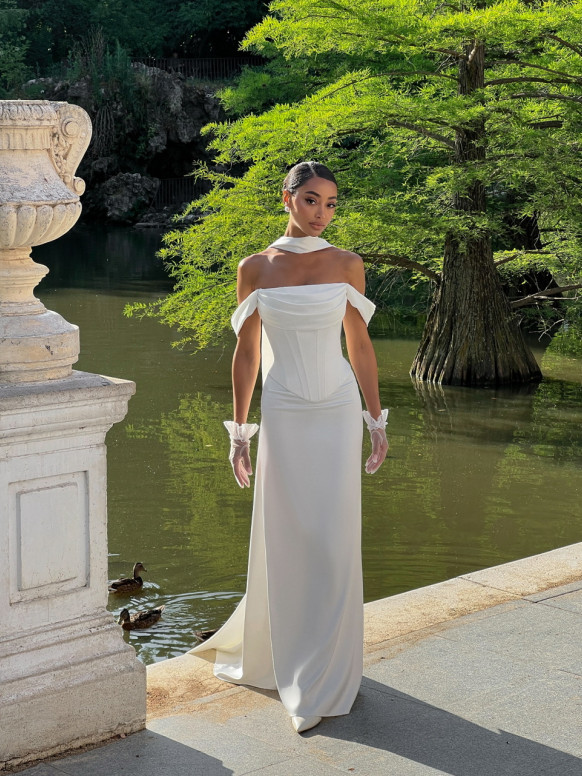 Атласний корсет в білому кольорі <span>Soren</span>