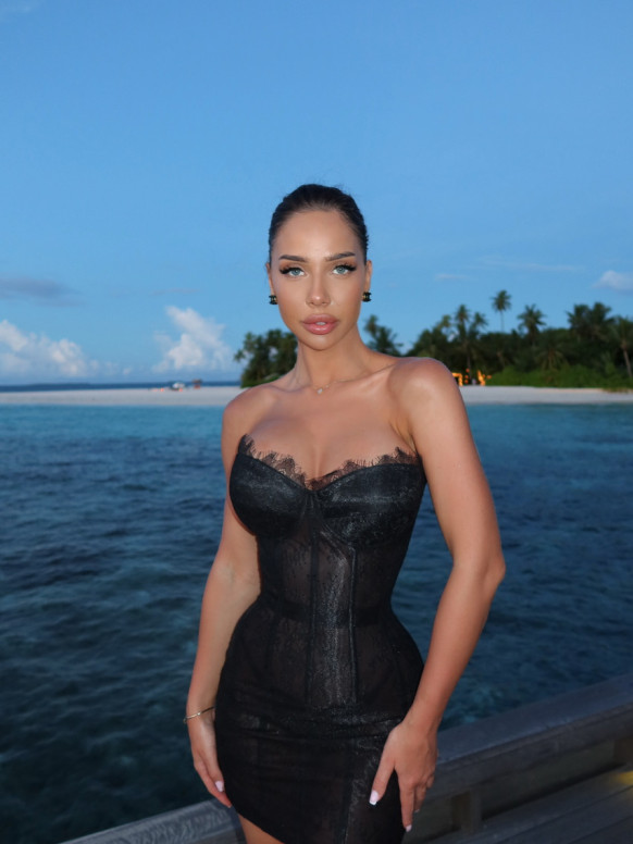 Чёрное кружевное корсетное платье <span>Serene</span>