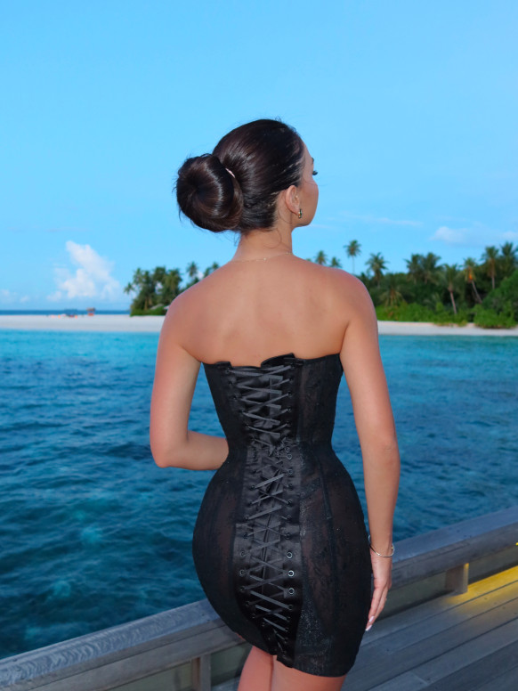 Чёрное кружевное корсетное платье <span>Serene</span>