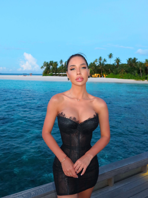 Чёрное кружевное корсетное платье <span>Serene</span>