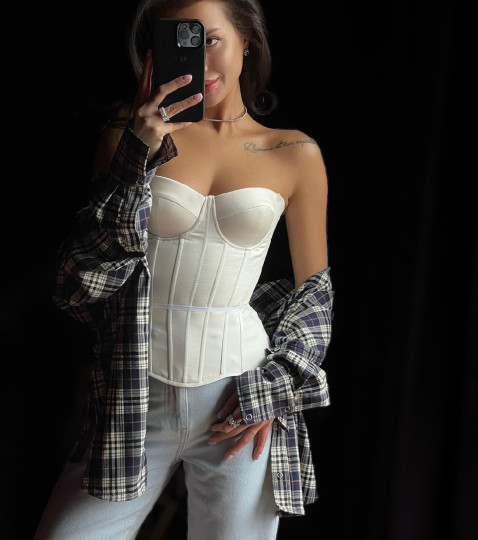 Как сочетать элегантные корсеты с повседневной одеждой в университете