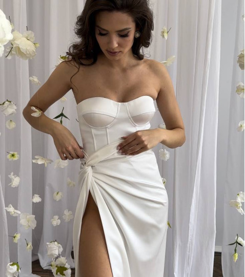 Платья с разрезами: как носить и как выбрать 