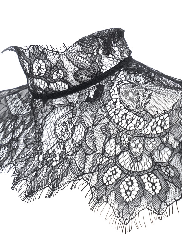 Чёрное платье с кружевным воротником <span>Desire</span>