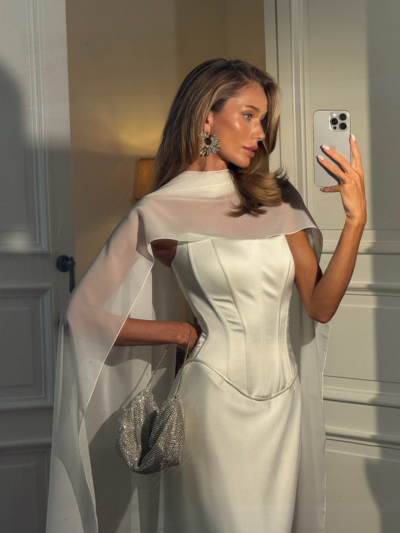 Witte satijnen tweedelige set, korsettop en zeemeerminrok, bruidsset met cape Nyra